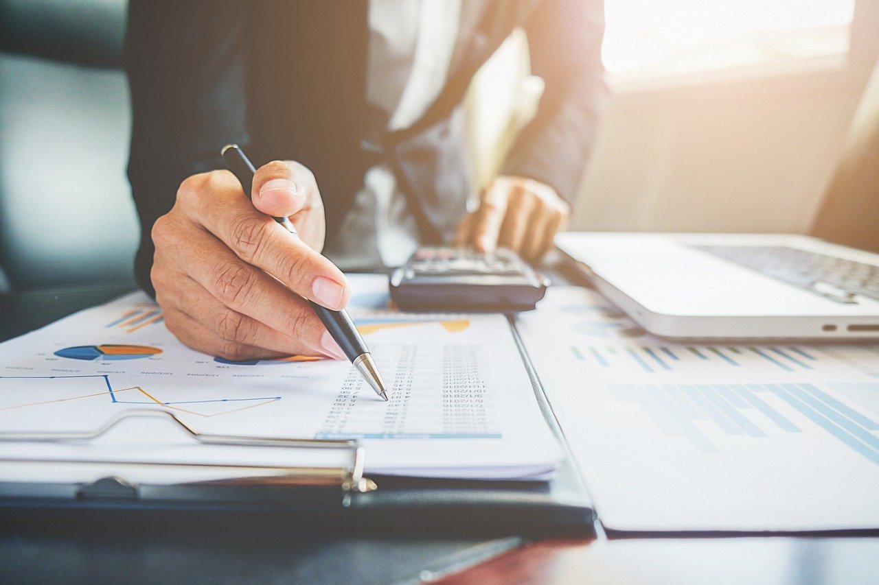 Human oversight in AI-driven R&D tax claims for accuracy and compliance