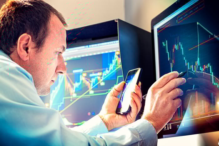 Will Artificial Intelligence (AI) Colossus Palantir Technologies Soar 46% or Plunge 53%, According to Select Wall Street Analysts?