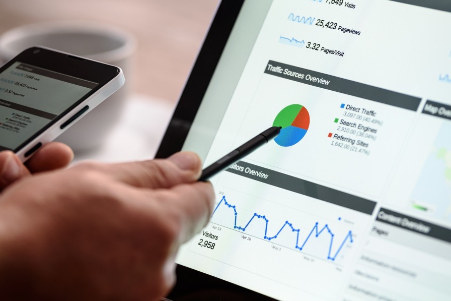 Large Language Models revolutionizing AI in business operations for 2025.